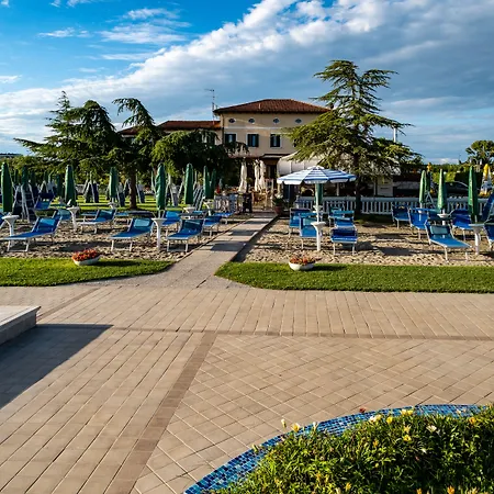 Hotel Villa Sara With Pool And Parking Near Venice-3