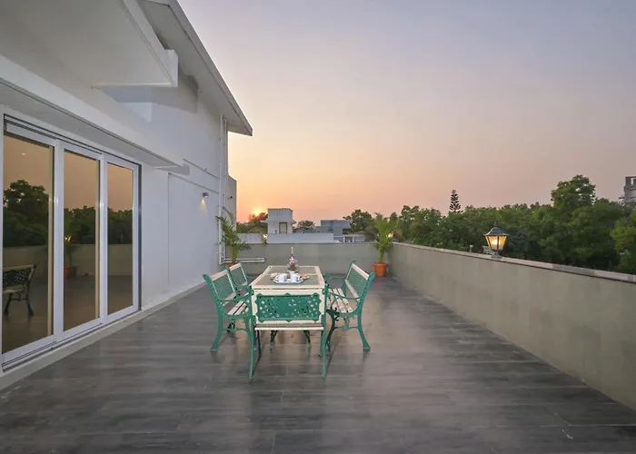Elegant Villa By Tropicana Stays Lonavala